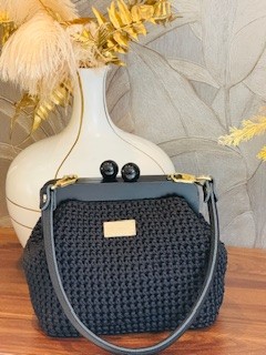 Handgemaakte gehaakte tas in retrostijl - 102298 Handgemaakte gehaakte tas in retrostijl