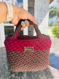 Handmade Crochet Handbag in Brown and Maroon yarn - 102237 Handgemaakte Handtas met T-shirtgaren in de kleur - Bruin en Kastanjebruin