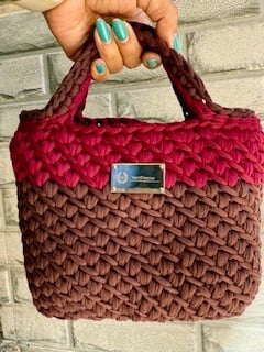 Handmade Crochet Handbag in Brown and Maroon yarn - 102246 Handgemaakte Handtas met T-shirtgaren in de kleur - Bruin en Kastanjebruin
