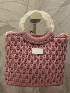 Crochet Handbag with acrylic handles - 102213 Gehaakte handtas met T-shirt garen en acrylhandvatten