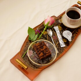 Coffee tray "hand with coffee beans and flowers"