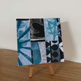 Handgemaakt monotype schilderijtje op standaartje