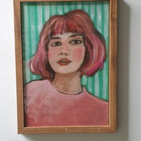 meisje met het roze haar