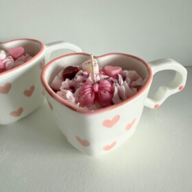 Romantische geurkaars in hartvormig kopje — handgemaakt & uniek