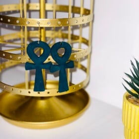 Ankh Oorbellen | Uitgelaserd & Met de Hand Geverfd | Uniek Design-hout