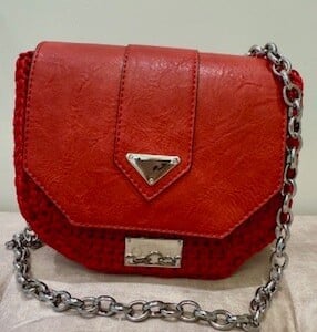 Gehaakte schoudertas met Eco lederen accessoires in Rood