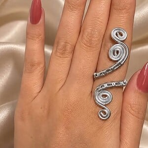 Handgemaakte Zilverkleurige Spiraalring | Verstelbare Statement Ring – Cleopatra's World
