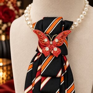One of a kind handgemaakte stropdasketting butterfly| Statement tie necklace | Upcycled tie jewelry