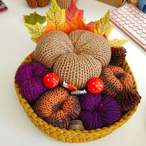 Rond gehaakt herfstmandje met pompoenen & bladeren | Herfstdecoratie