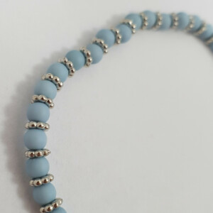 Alternative view of Licht blauwe en zilver kralen rek armband