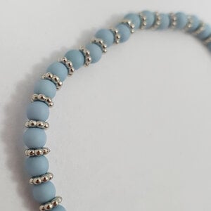 Alternative view of Licht blauwe en zilver kralen rek armband
