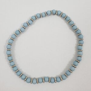 Licht blauwe en zilver kralen rek armband