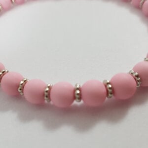 Alternative view of Pastel roze en zilver kralen rek armband