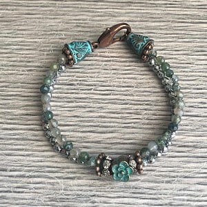 Alternative view of Armband met kraaltjes van mos-agaat, hematiet, koper en patina