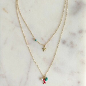 Gelaagde ketting in maritieme stijl met kraaltjes van turquoise howliet en zoetwaterparel