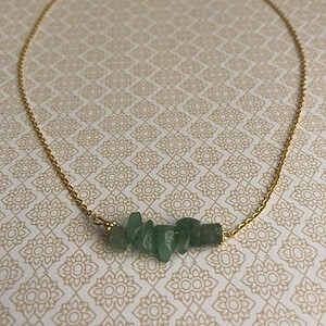 Gold filled ketting met onregelmatig gevormde kraaltjes van aventurijn