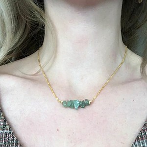 Alternative view of Gold filled ketting met onregelmatig gevormde kraaltjes van aventurijn