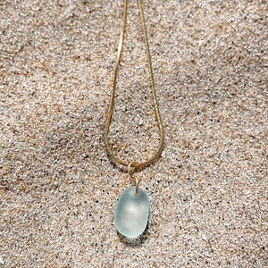 Alternative view of Light Turquoise zeeglas ketting
