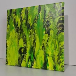 Kelp forest dancing in the water. Schilderij WinWun 2021/14 Acryl on canvas art. 20x20cm/8x8inch