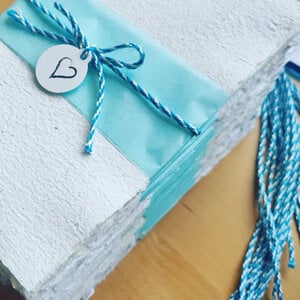 Handgeschept papier – 8 velletjes – Handgemaakt van gerecycled papier