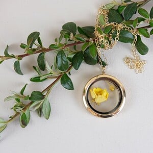 Alternative view of Gouden Bloemen Ketting met Botterboem