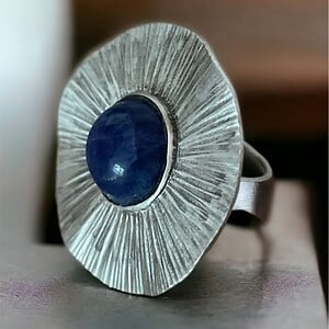 Grote ring in zilver met Lapis Lazuli
