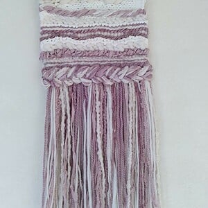 Wandkleed in oud roze en wolwit