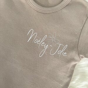 Shirt naam met bloem