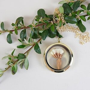 Alternative view of Gouden Bloemen Ketting met Zee Lavendel