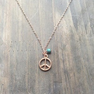 Roségoud vergulde ketting met peace-teken en turquoise kraal