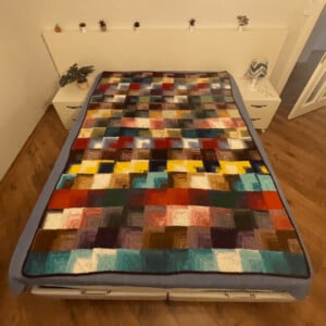 Gebreide plaid / sprei met warme kleuren