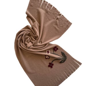 Fleece sjaal voor de wintermaanden upscaled met bloemen van vilt