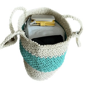 Alternative view of Gehaakte zomer shopper tas van raffia garen in crème en blauwe kleuren