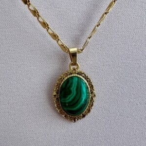 Edelsteen cabochon met Malachiet