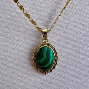 Edelsteen cabochon met Malachiet