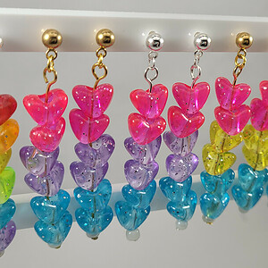 Alternative view of Glitter hart regenboog oorbellen