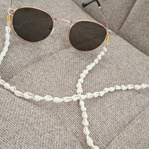 Zonnebrilkoordje white seashells