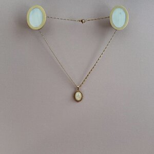 Alternative view of Cabochon met maansteen