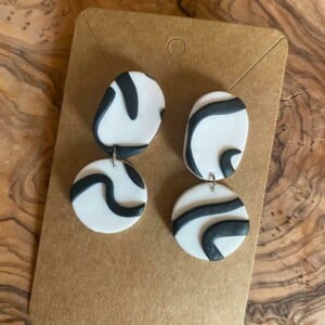 Oorbellen | Maan (zwart + wit)