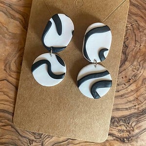 Oorbellen | Maan (zwart + wit)