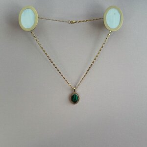 Alternative view of Edelsteen cabochon met Malachiet