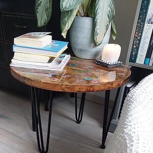 Handgemaakte, unieke bijzet-/koffietafel met  gedroogde bloemen