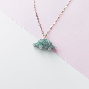 Stegosaurus dino ketting van gerecycled plastic