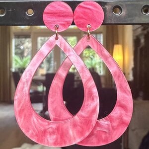 Roze oorbellen resin hangers
