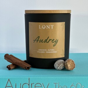 Audrey - sojawas geurkaars (geen ftalaten en paraffine) - cinnamon, nutmeg / cyclamen, frankincense