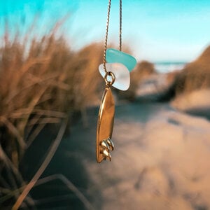 Zeeglas surfplank ketting goud