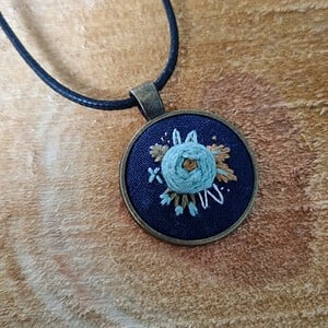 Unieke ketting met blauwe roos