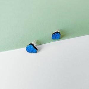 Blauwe nuggets houten oorbellen