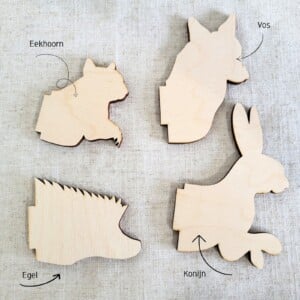Houten bosdieren kapstok voor in de kinderkamer. Met koe, varken, geit en kip.