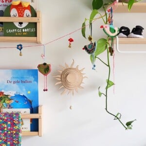 Houten muziekhanger Zon. Muziekdoos met trekkoord: You Are My Sunshine